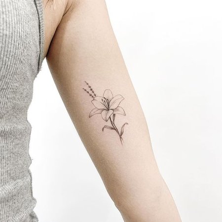 Lily tattoo: types and styles - VeAn Tattoo