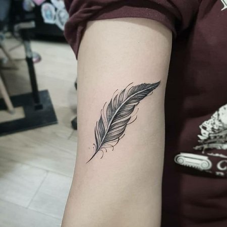 Feather tattoos: meaning and popular styles - VeAn Tattoo