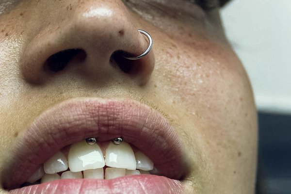 Smiley piercing: pain, healing, types of jewelry