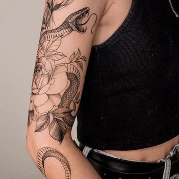 amiratattooss on insta🖤 #amiratattoos #fyp #shouldertattoo #femaleta... |  Tattoo Design | TikTok