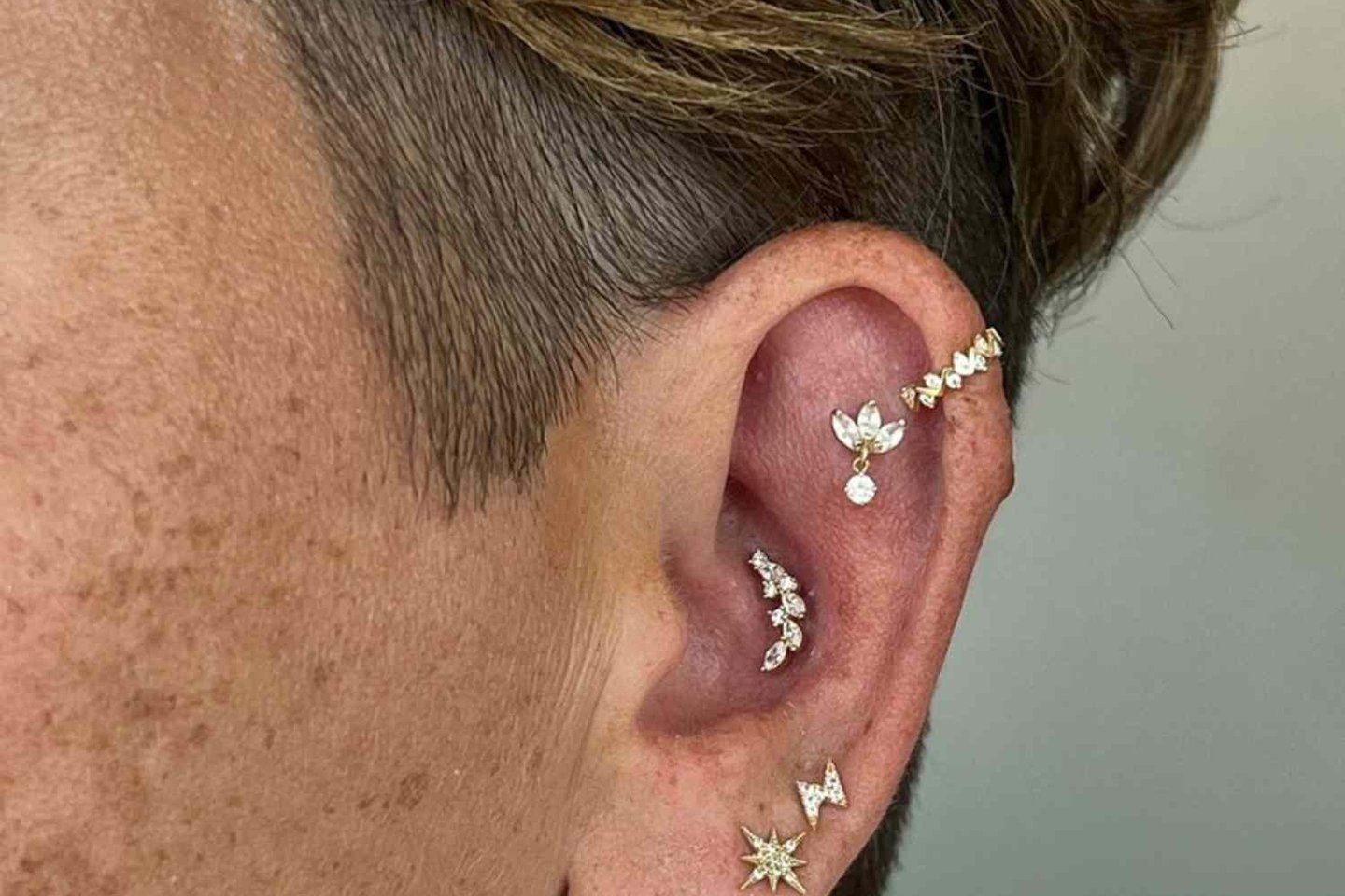 Ear cartilage piercing