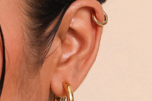 Ear cartilage piercing