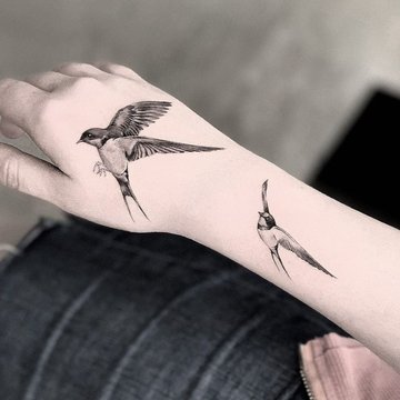 Pin by שי להב on קעקועים | Swallow tattoo design, Sparrow tattoo design, Swallow  tattoo